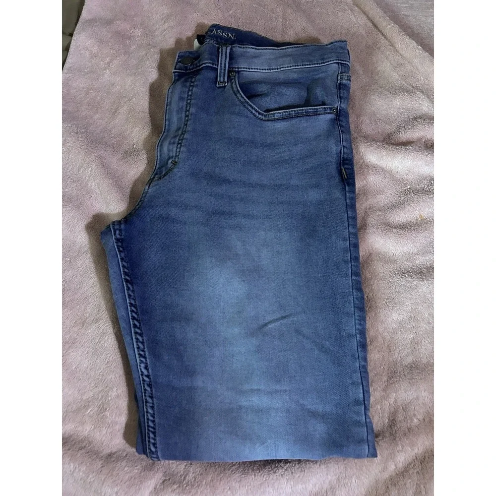 U.S. Polo‎ Assn Men's Jeans 36 X 30. Straight Leg. Medium Blue Wash